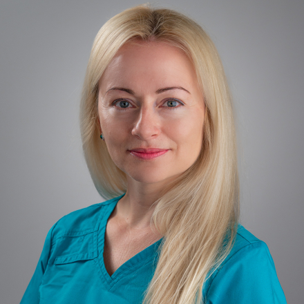 Dr. Eszter Lukács