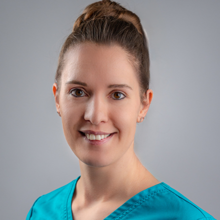 Dr. Dóra Fábián